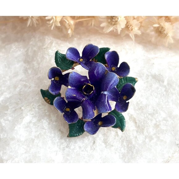 Purple Floral | Flower Shaped Enameled Vintage Costume Jewelry Brooch - Picture 1 of 7